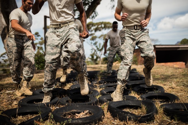 trainer-giving-training-to-military-soldiers-2023-11-27-04-51-16-utc-1.jpg