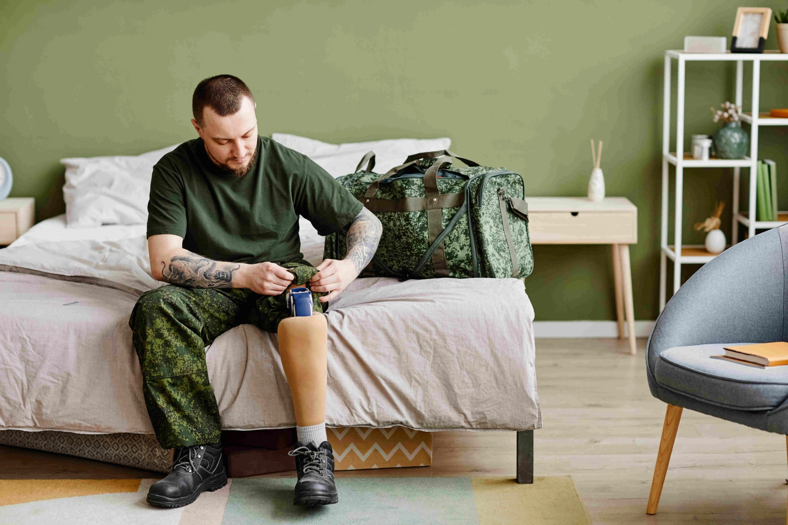 military-veteran-with-prosthetic-leg-putting-on-ar-2025-03-08-06-36-47-utc-1-scaled.jpg