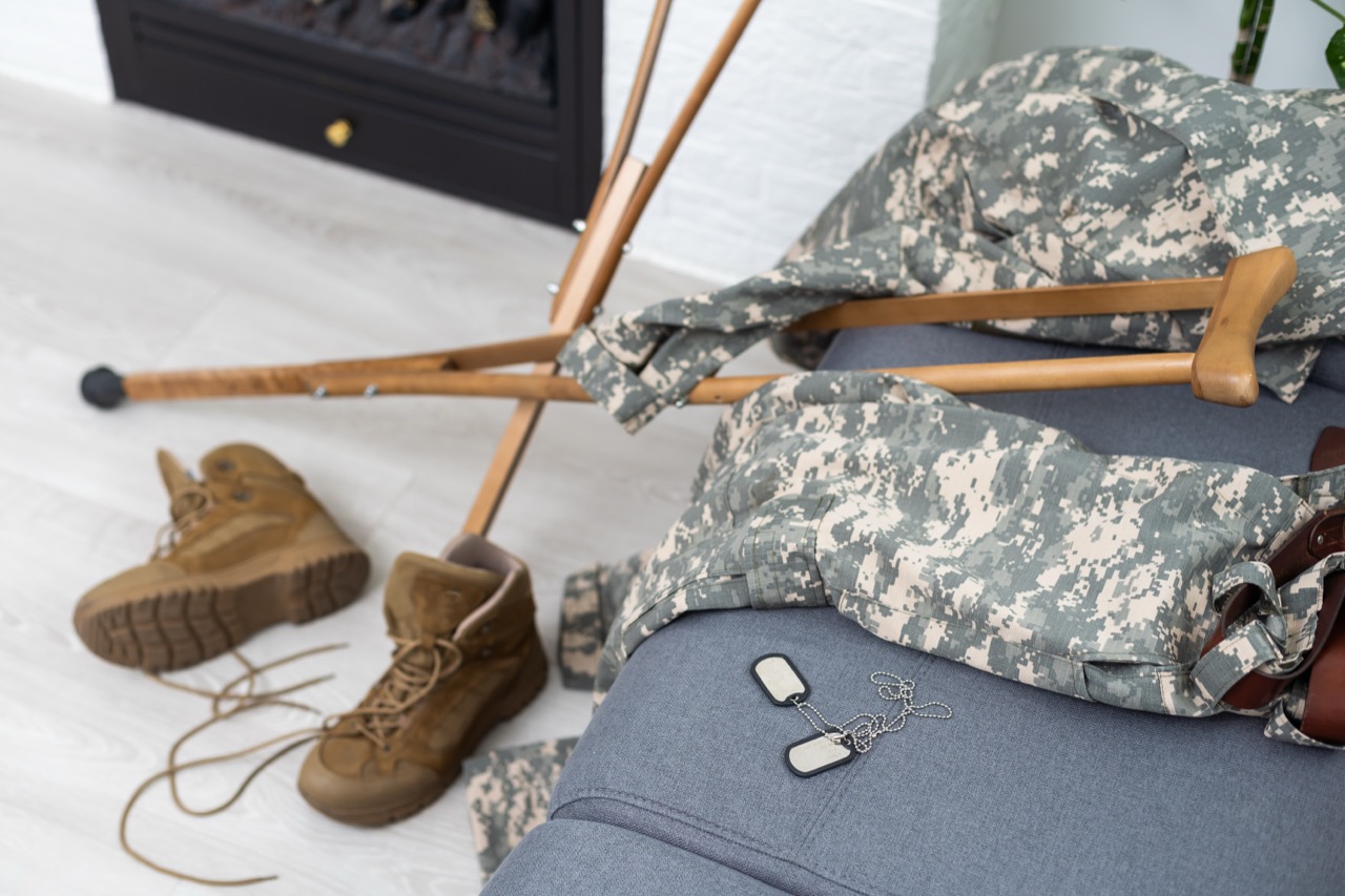 military-uniform-with-crutches-disability-2025-01-07-07-07-45-utc.jpg